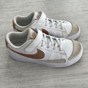 Nike Blazer Low ‘77 white/bronze